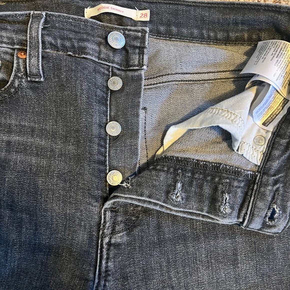Levis Wedgie Fit Skinny Jeans Raw Hems Size 28 pre owned - Picture 4 of 8
